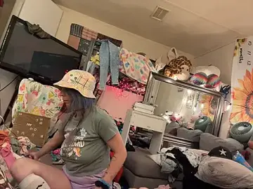 Stripchat Adult Webcam of MegaTinyyy