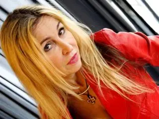 Xlovecam Live Sex Cam of StarCrystal