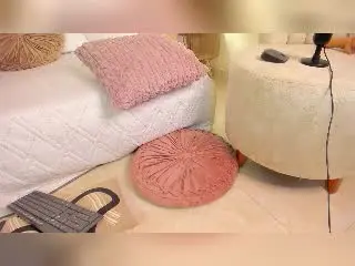 Xlovecam Sex Cam of LilTrixxy