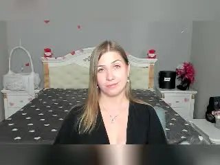 Xlovecam Live Sex Cam of LoriEla
