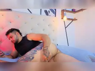 Xlovecam Watch Live Sex Cams of AryanBrown