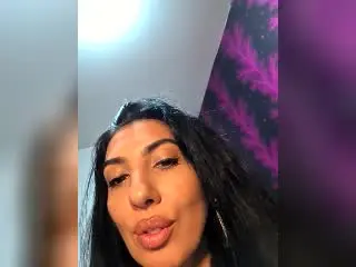 Xlovecam Live Porn of BrunetteBabe69