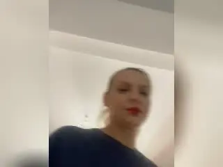 Xlovecam Private Sex Chat of DouceAmelia