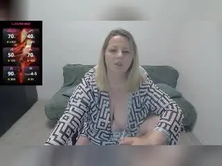 Xlovecam Watch Live Sex Cams of LadyRossane