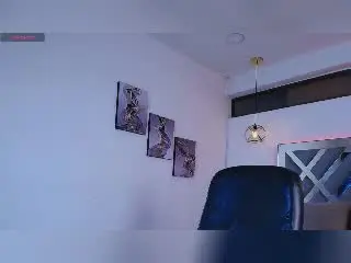 Xlovecam Free Live Porn of Rosalinnes