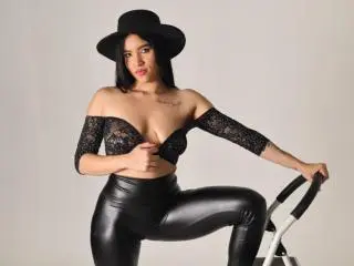 Xlovecam Private Sex Chat of DaniellaPicc