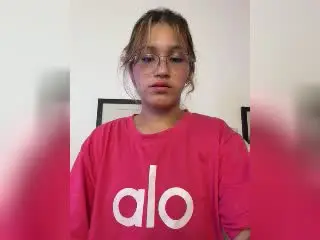 Xlovecam Adult Webcam of ElodieGardner