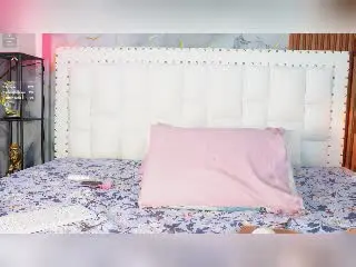 Xlovecam Watch Live Sex Cams of QuickHookup