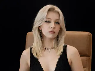 Xlovecam Private Sex Chat of SelenaIris