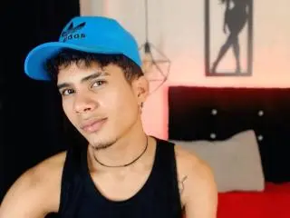 Xlovecam Sex Cam of SkinnyCuteAlyer