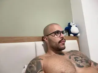 Xlovecam Free Porn Cam of MedellynDark