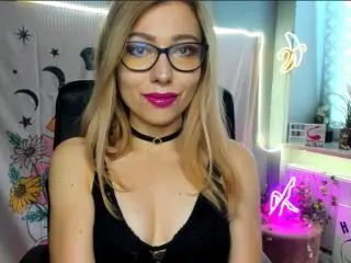 Xlovecam Free Porn Cam of HeartHeidi