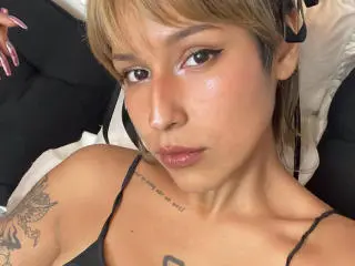 Xlovecam Live Porn of KiaraHernandezX