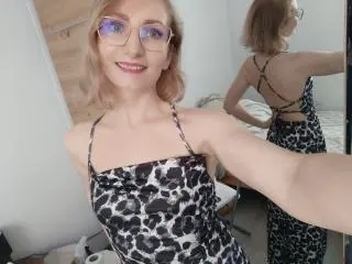 Xlovecam Adult Video Chat of CinamonMoon